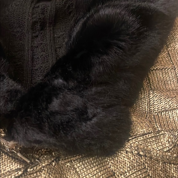 Prestige Gold Metallic Sweater with Fur Collar - Picture 6 of 11